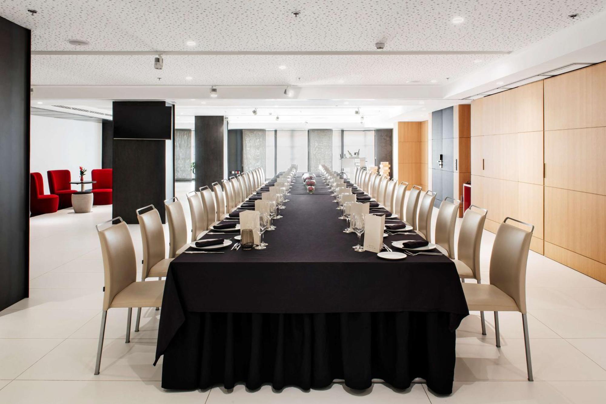 Nh Collection Barcelona Gran Hotel Calderon Ngoại thất bức ảnh The boardroom at the National Museum of Wales