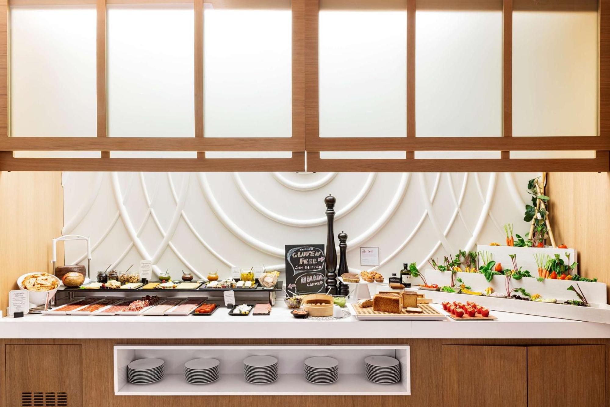 Nh Collection Barcelona Gran Hotel Calderon Ngoại thất bức ảnh A salad bar