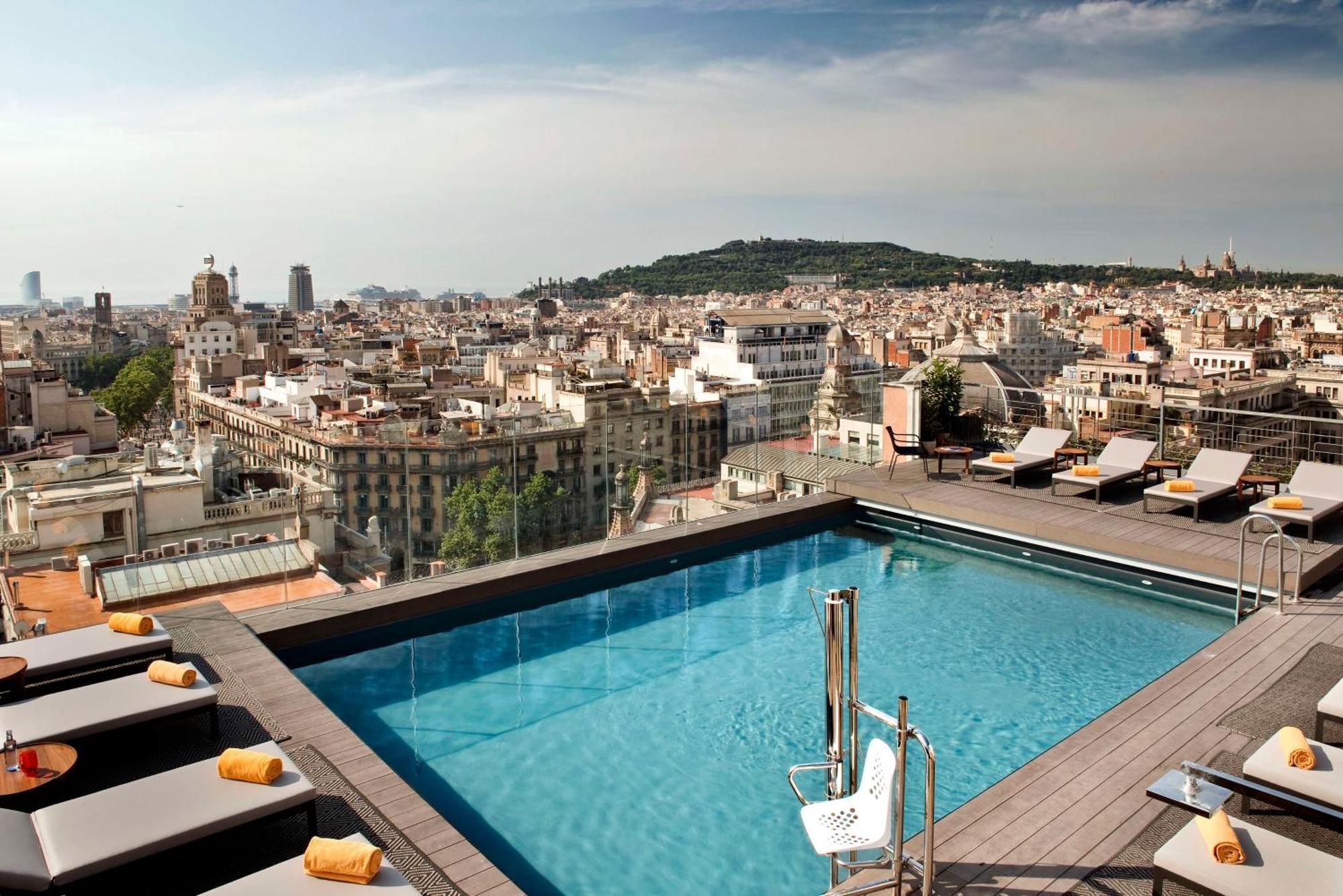 Nh Collection Barcelona Gran Hotel Calderon Ngoại thất bức ảnh Rooftop pool at Hotel W Barcelona