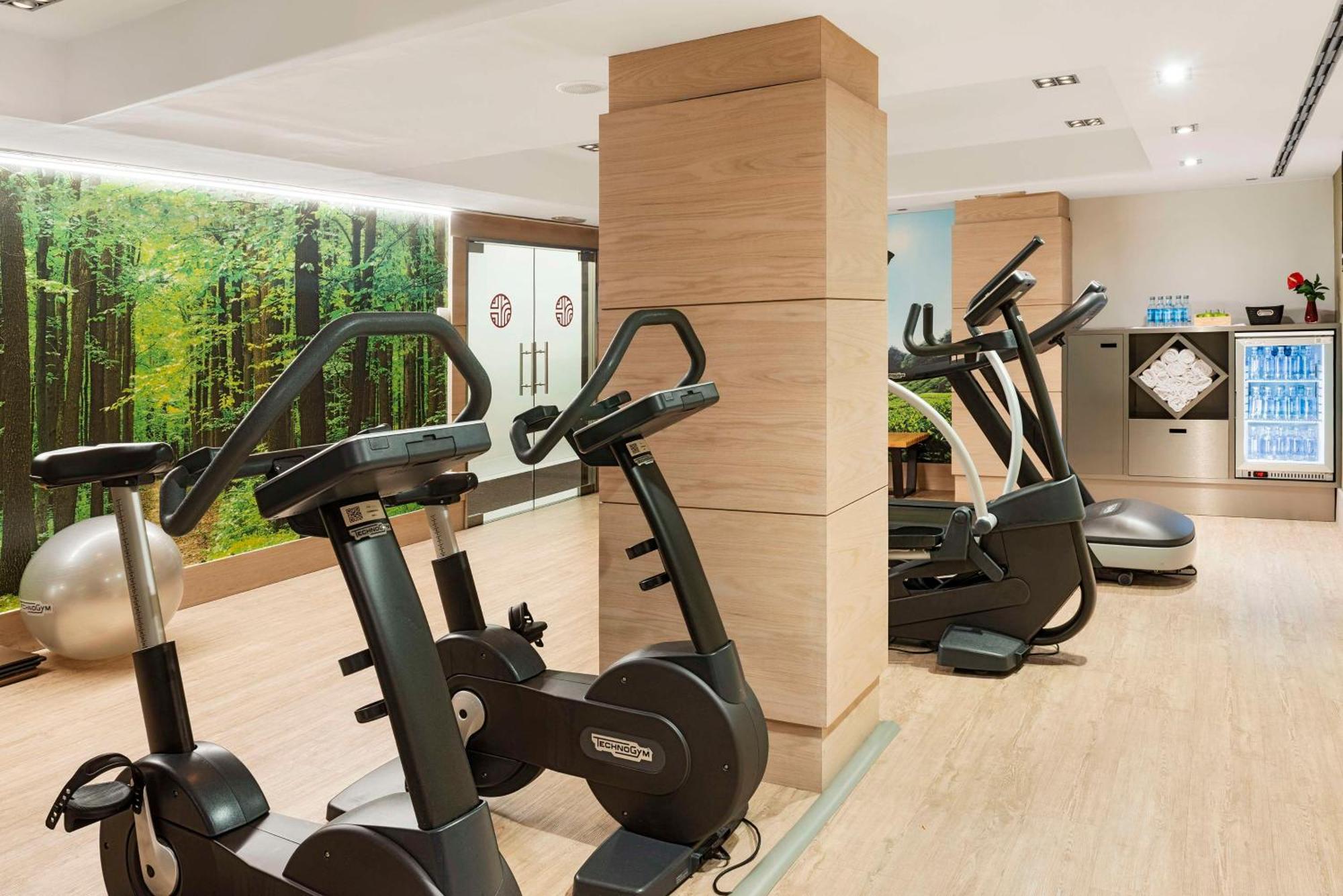 Nh Collection Barcelona Gran Hotel Calderon Ngoại thất bức ảnh Elliptical cross trainer